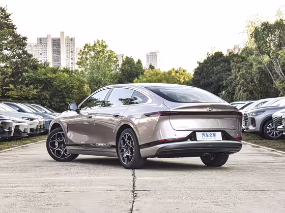 Changan AO7 EV 730 Deluxe — 5