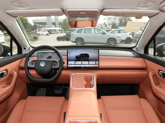 Leapmotors C16  630 Lidar 6 seats — 10