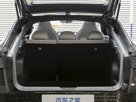 VW (ID. UNYX 07) Pure — 15
