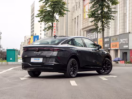 VW (ID. UNYX 07) Pure — 7