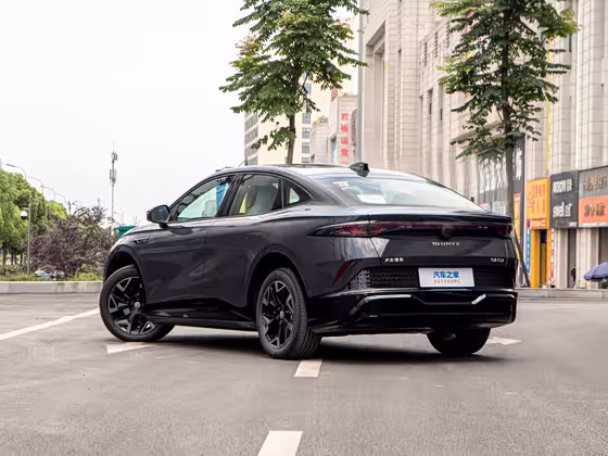 VW (ID. UNYX 07) Pure — 5