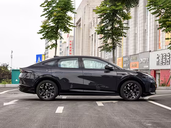 VW (ID. UNYX 07) Pure — 8