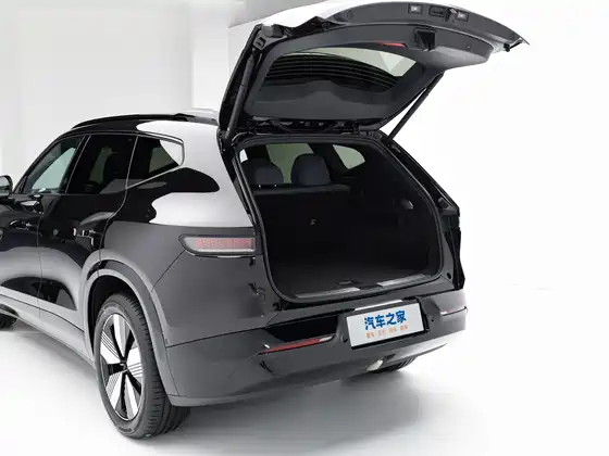 VW (ID. UNYX 08) Pure — 12